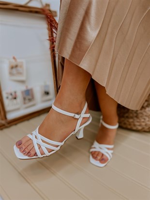 Beyaz Deri (Arly) Çapraz Bant Detay Kadın Topuklu Sandalet
