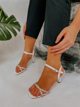 Beyaz Deri (Lavender) Taş Detay Kadın Topuklu Sandalet