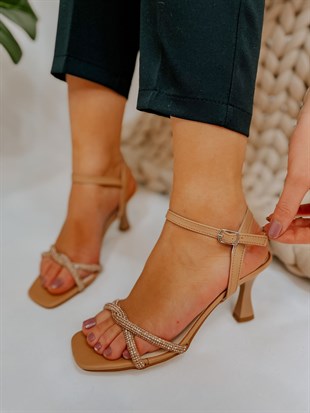 Ten Deri (Lavender) Taş Detay Kadın Topuklu Sandalet
