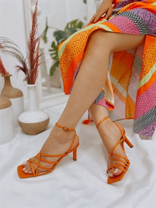 Turuncu Deri (Chaz) Parmak Arası Detay Kadın Topuklu Sandalet